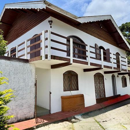 Villa Casa Da Vovo Em Campos do Jordão Exterior foto